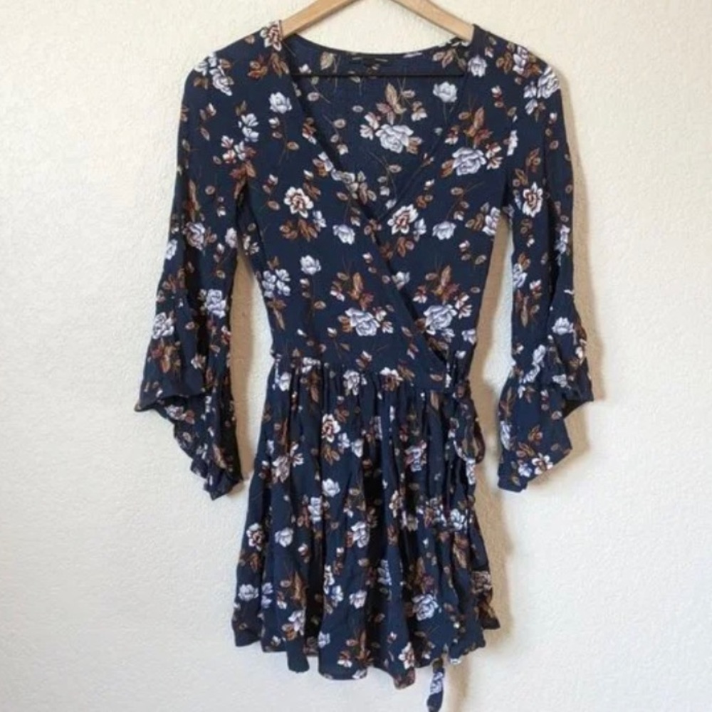 👗 American Eagle Navy Floral Wrap Dress Large lightweight and airy